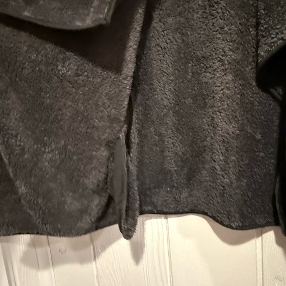 Heritage Charm Black Fleece Vest - Picture 4 of 8